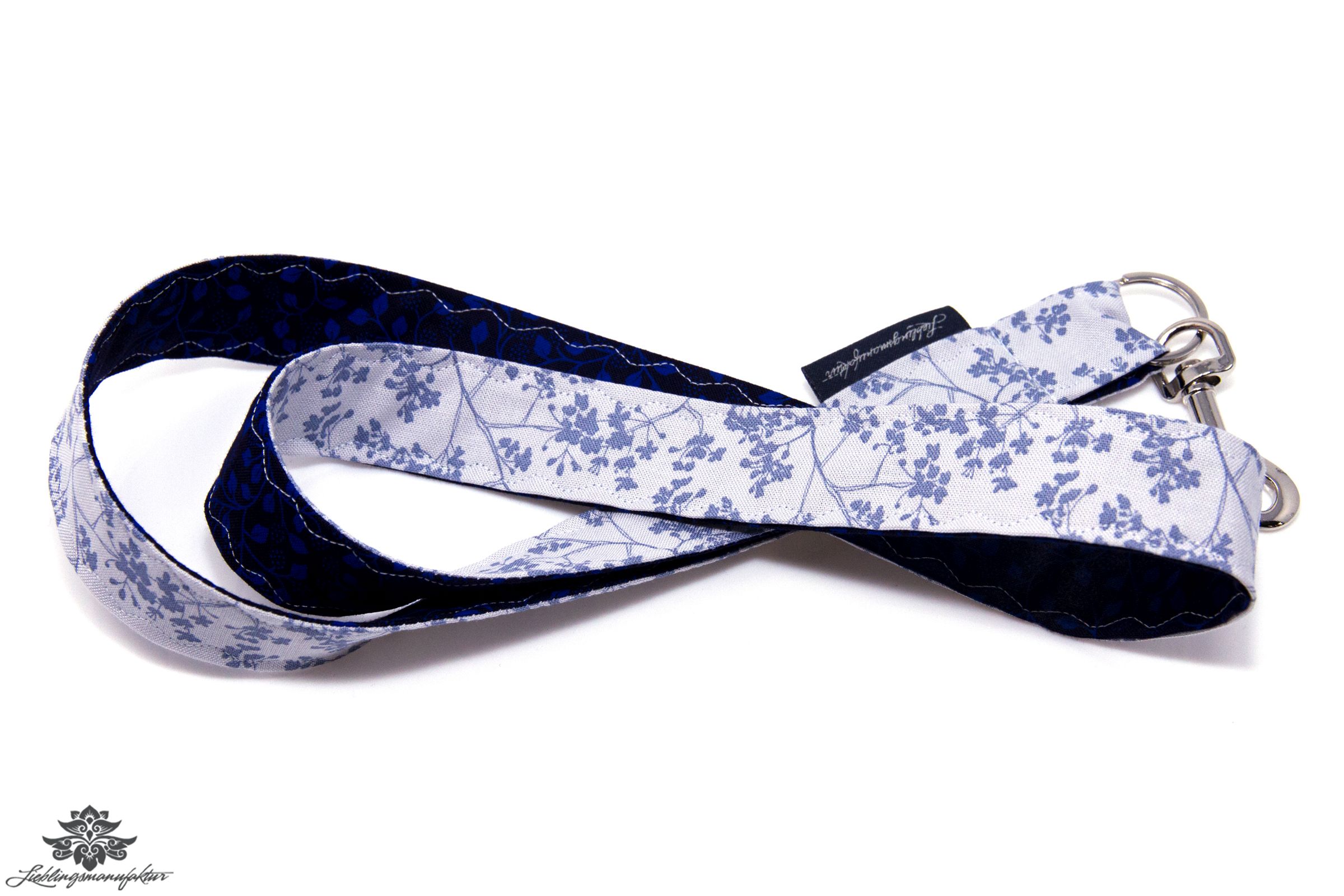 Schlüssel verlegt Schlüsselband florales Muster blau grau