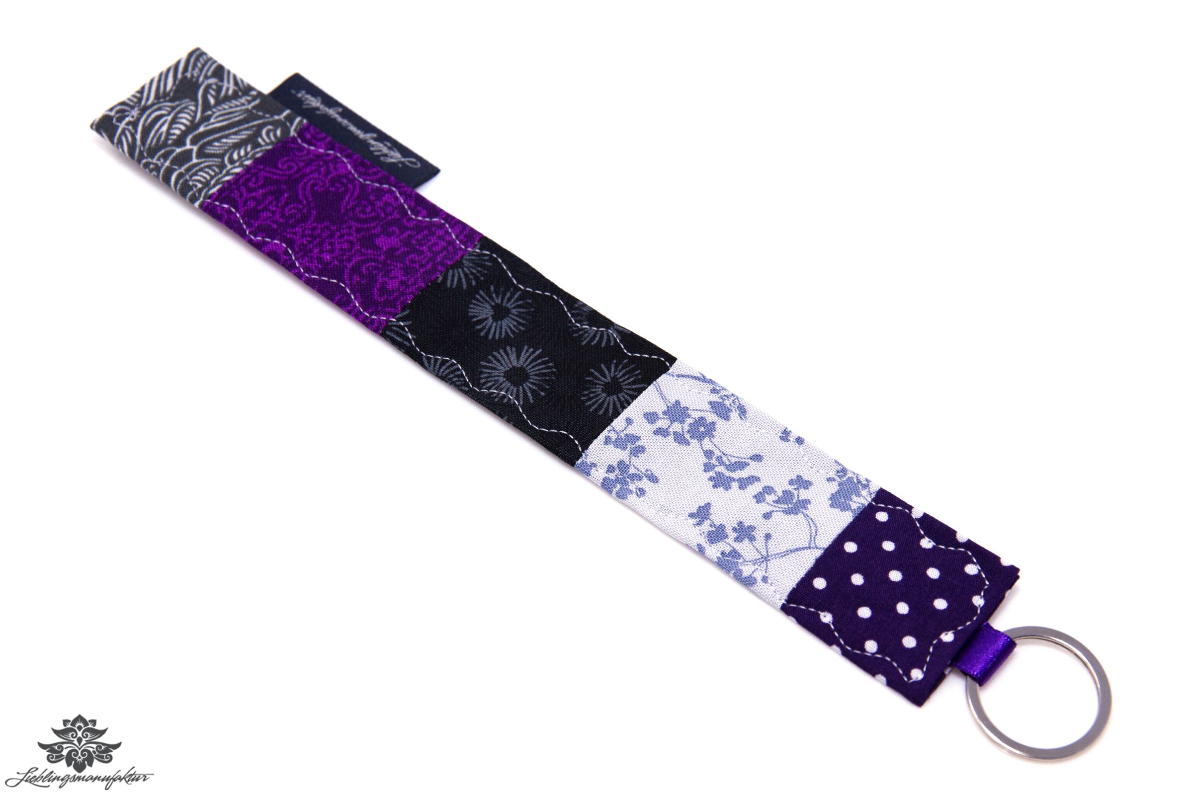genähter Schlüsselanhänger grau lila