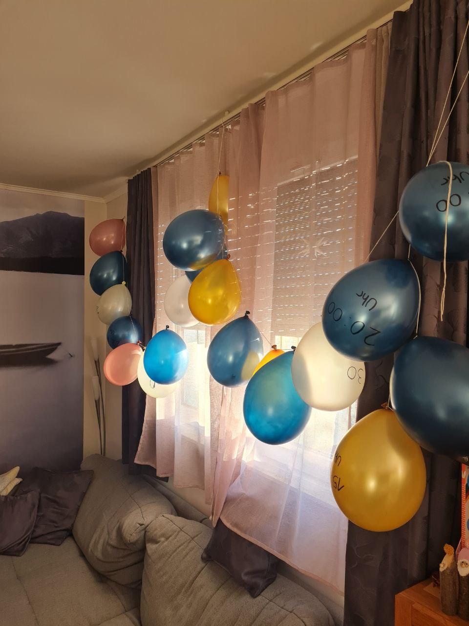 Silvester mit Kindern Stationen mit Luftballons